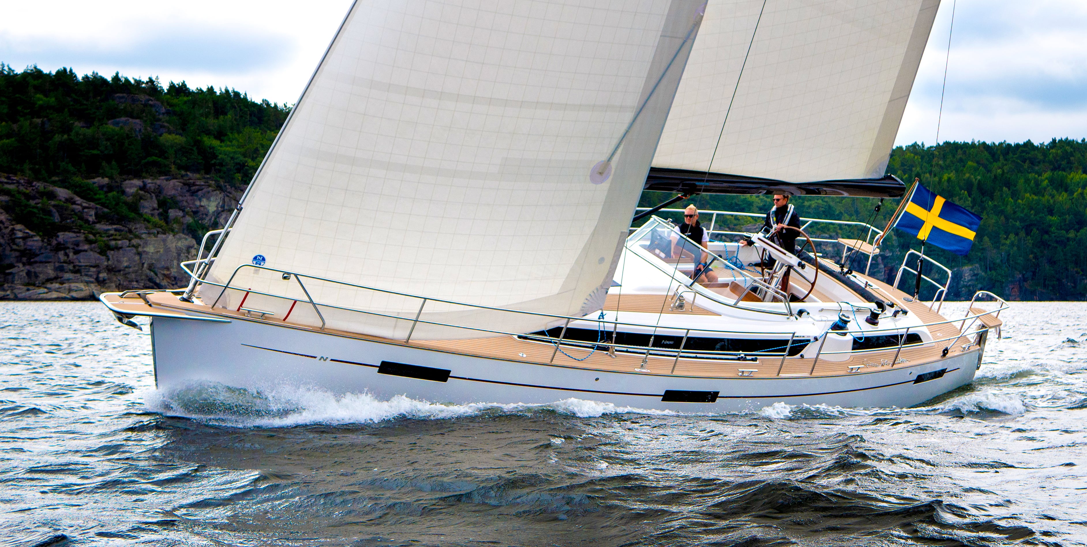 Sail boat side view.jpg